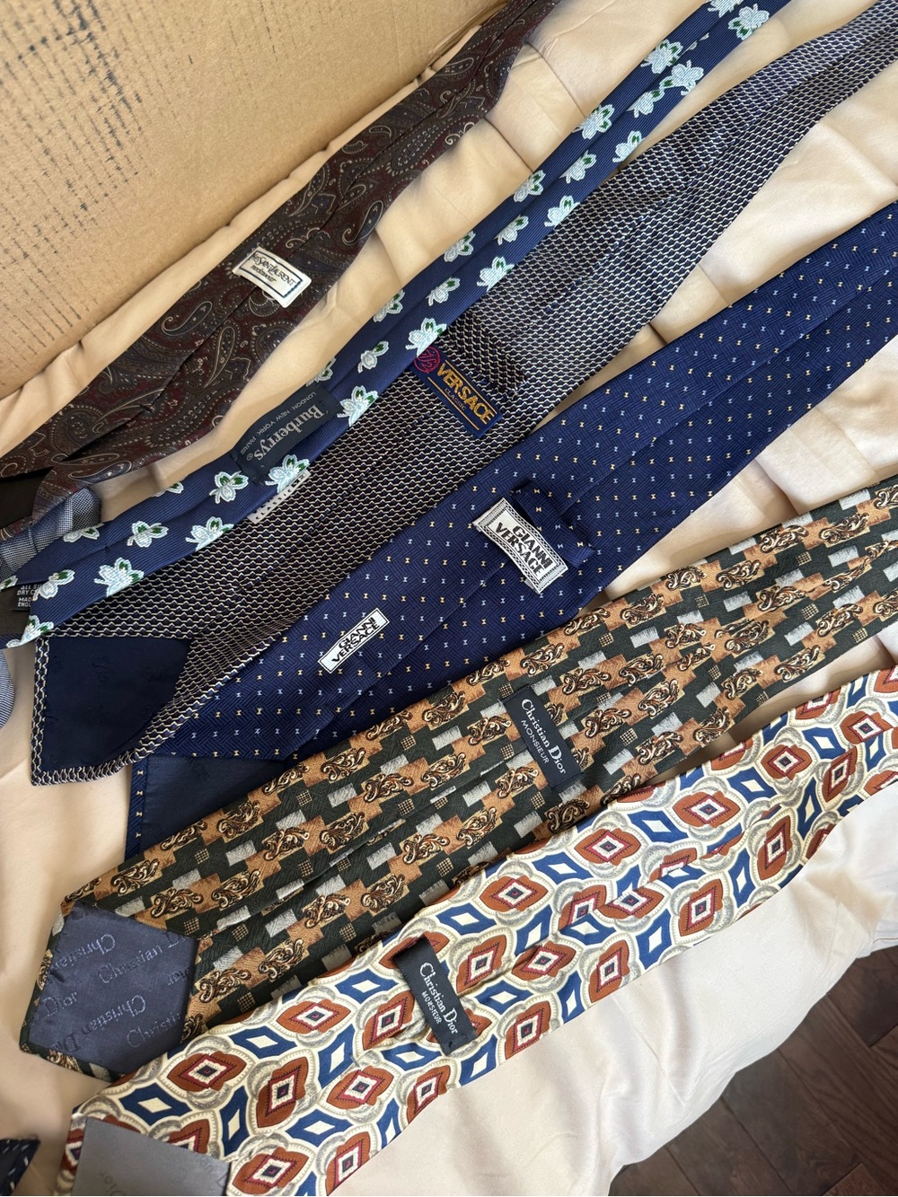 Men’s silk tie lot (Burberry, Dior, Versace, Yves saint Laurent) 90s early 2000s